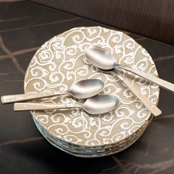 Mělký talíř Wavy Ø 20,5 cm, v: 2,2 cm — Levante Pearl