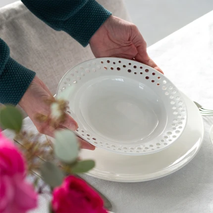 Teller tief 23 cm FLOW Perforated weiss