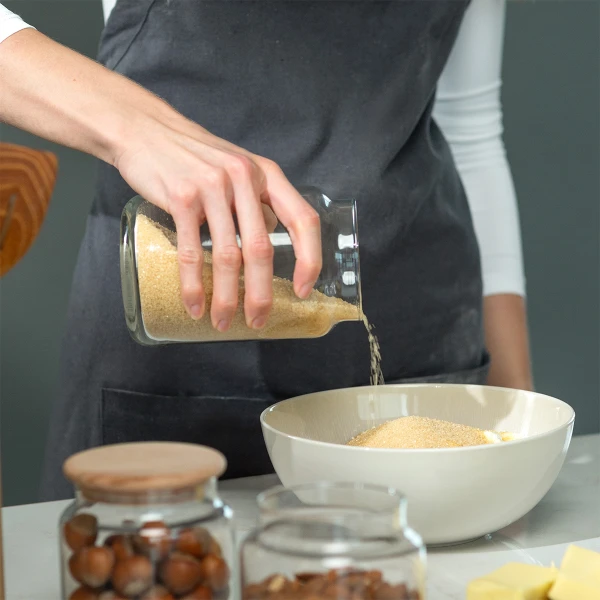 Skleněná nádoba s dřevěným víkem 930 ml — Basic Kitchen