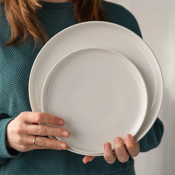 Dezertní talíř U-Coupe 20 cm — Gaya Atelier bílý