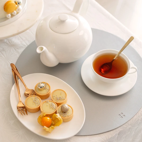 Placemat circle PVC silver ø 38 cm — Elements Ambiente