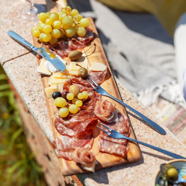 Cutting Board with handle Acacia 33 x 23 x 1.5 cm — FLOW Wooden
