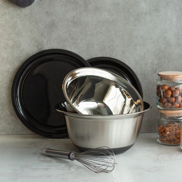 Rührschüssel-Set CNS 4-tlg. mit Kunststoffdeckel und rutschfestem Silikon-Boden Basic Kitchen