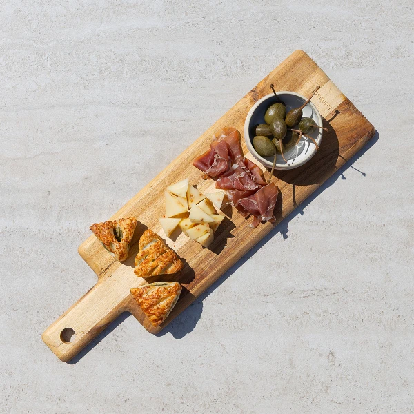 Cutting Board with handle Acacia 33 x 23 x 1.5 cm — FLOW Wooden