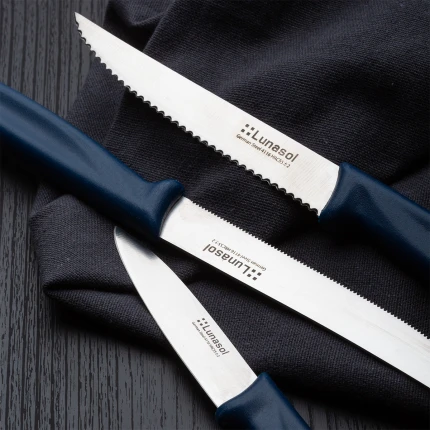 Nôž na paradajky s jemne zúbkovanou čepeľou 11,2 cm — Master Blue