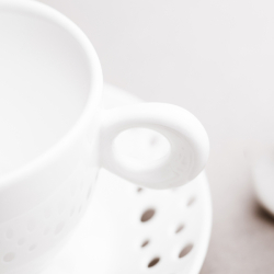 Kávová/čajová podšálka 15 cm - FLOW Perforovaný biely